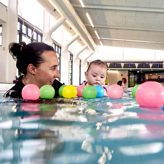 Learn to Swim - Baby inthe pool with instructor